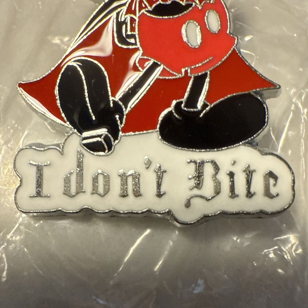 Disney Pin #72104 Mickey Vampire "I Don't Bite" 2009 First Release Halloween - Picture 3 of 4